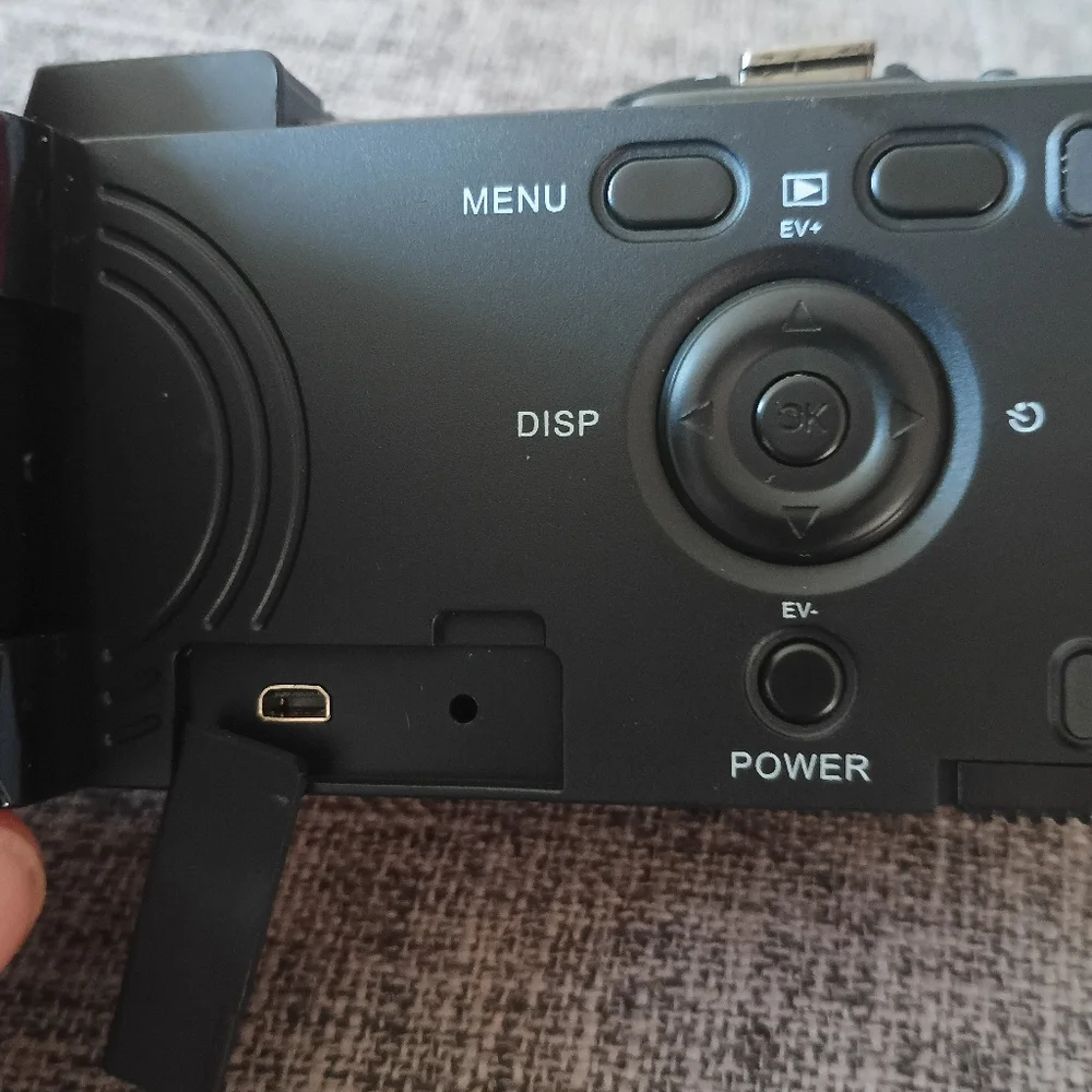 HD Digital Video Camera. Model HDV-604S, 1080p, CMOS, 16X Super Zoom Camcorder!